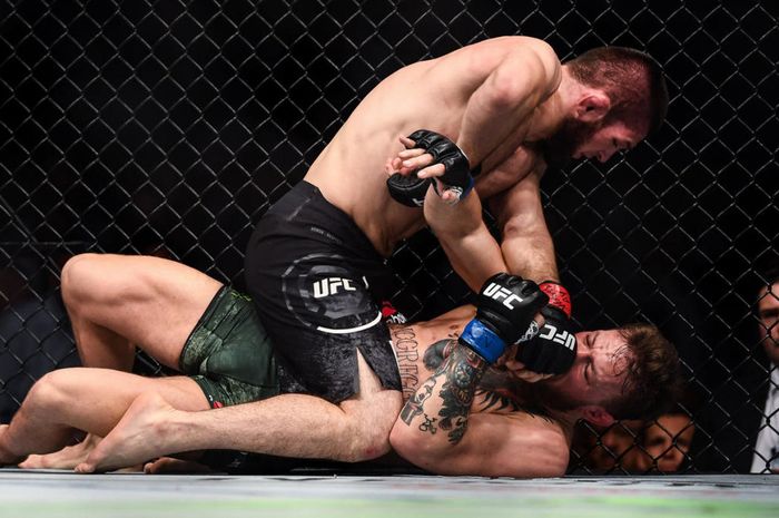 Khabib Nurmagomedov waktu mengalahkan Conor McGregor di UFC 229.