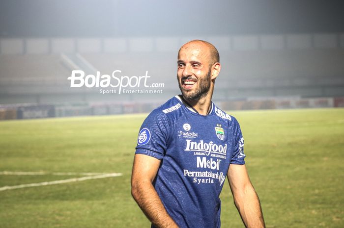 Selebrasi pemain anyar Persib Bandung, Mohammed Rashid, seusai timnya meraih kemenangan perdana di Liga 1 2021 di Stadion Indomilk Arena, Tangerang, Banten, 4 September 2021.