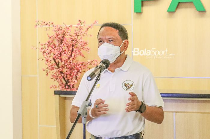 Menteri Pemuda dan Olahraga Republik Indonesia, Zainudin Amali, sedang memberikan keterangan kepada awak media di Stadion Pakansari, Bogor, Jawa Barat, 12 September 2021.