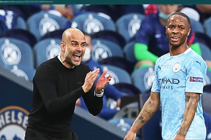 Momen Pep Guardiola dan Raheem Sterling di pinggir lapangan dalam sebuah pertandingan.