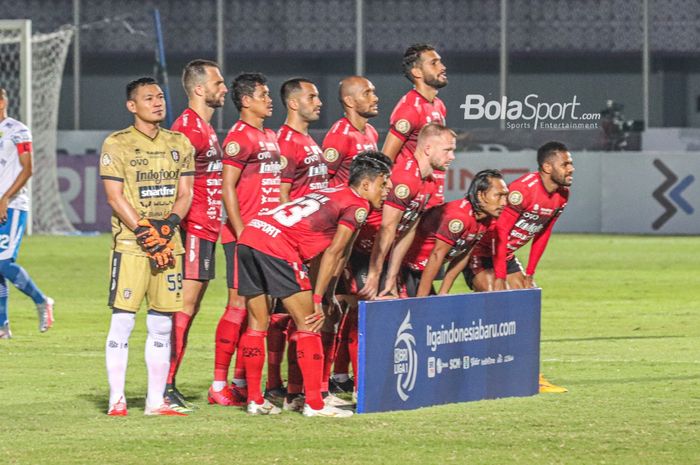 Skuat Bali United sedang berfoto tim dalam laga pekan ketiga Liga 1 2021 di Stadion Indomilk Arena, Tangerang, Banten, 18 September 2021.