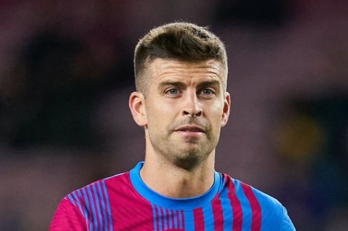 Pelatih Barcelona, Ronald Koeman, mengungkapkan alasannya memasang Gerard Pique sebagai striker dadakan dalam laga Liga Spanyol melawan Granada.