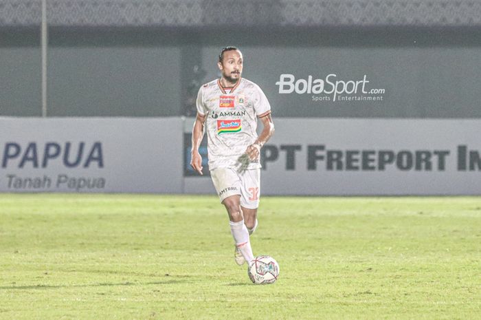 Gelandang Persija Jakarta, Rohit Chand, sedang menguasai bola dalam laga pekan ketiga Liga 1 2021 di Stadion Indomilk Arena, Tangerang, Banten, 19 September 2021.