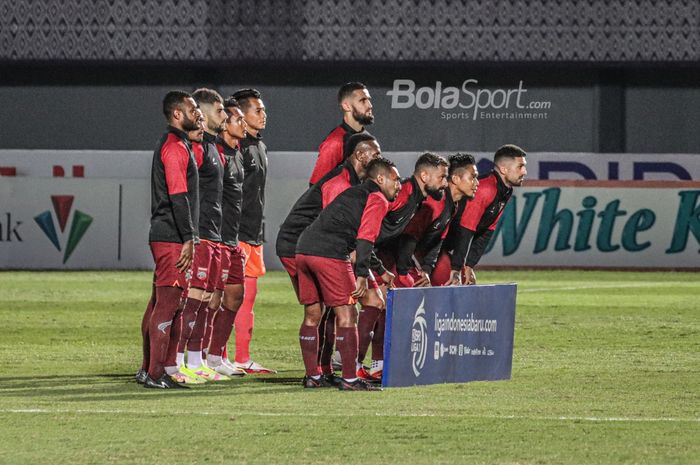 Skuat Borneo FC sedang berfoto tim dalam laga pekan keempat Liga 1 2021 di Stadion Indomilk Arena, Tangerang, Banten, 23 September 2021.