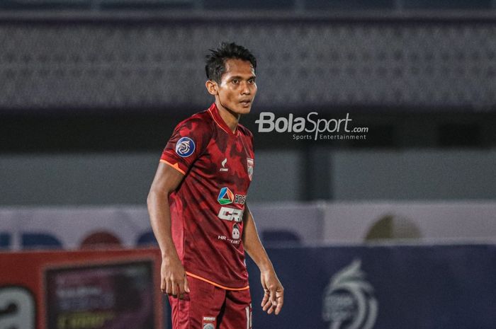 Gelandang Borneo FC, Hendro Siswanto, sedang bertanding dalam laga pekan keempat Liga 1 2021 di Stadion Indomilk Arena, Tangerang, Banten, 23 September 2021.