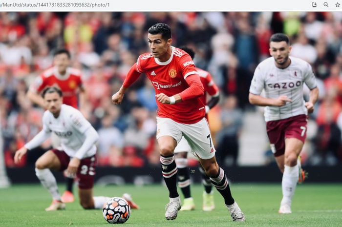 Megabintang Manchester United, Cristiano Ronaldo, beraksi dalam laga pekan keenam Liga Inggris 2021-2022 melawan Aston Villa, Sabtu (25/9/2021).