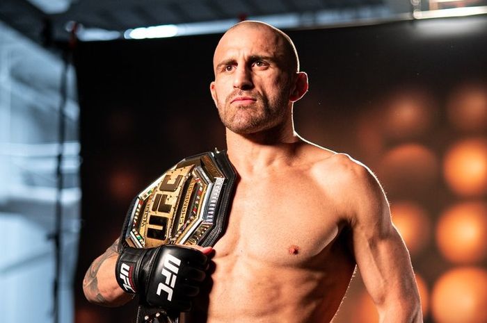 Juara kelas bulu UFC, Alexander Volkanovski, siap ikut memanaskan bentrokan di kelas ringan.