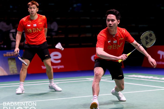 Pasangan ganda putra Indonesia, Marcus Fernaldi Gideon/Kevin Sanjaya Sukamuljo, saat menjalani pertandingan melawan wakil NBFR (Rusia) Vladimir Ivanov/Ivan Sozonov pada penyisihan Grup C Sudirman Cup 2021 di Energia Areena, Vantaa, Finlandia, Minggu (26/9/2021).