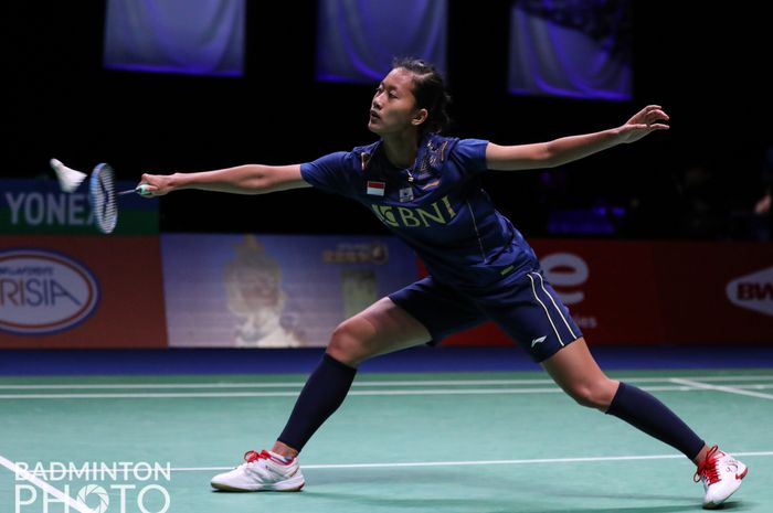 Pebulu tangkis tunggal putri Indonesia, Putri Kusuma Wardani, pada partai kedua Grup C Sudirman Cup 2021 melawan Denmark di Energia Areena, Vantaa, Finlandia, Rabu (29/9/2021). 