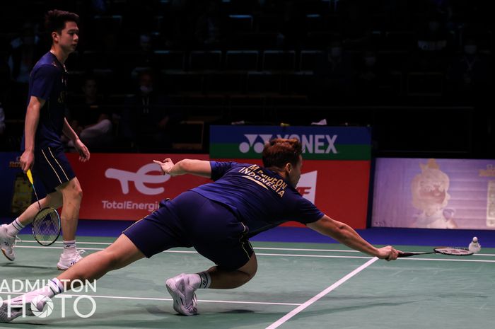 Aksi Marcus Fernaldi Gideon/Kevin Sanjaya Sukamuljo pada perempat final Sudirman Cup 2021, Jumat (1/10/2021)