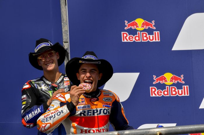 Pembalap Repsol Honda, Marc Marquez, merayakan kemenangan pada MotoGP Americas 2021 di Circuit of The Americas (COTA), Minggu (3/10/2021).