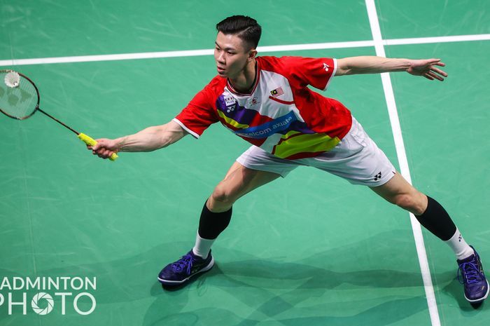 Pebulu tangkis tunggal putra Malaysia, Lee Zii Jia, menghadapi Kento Momota (Jepang) pada semifinal Sudirman Cup 2021 di Energia Areena, Vantaa, Finlandia, Sabtu (2/10/2021).