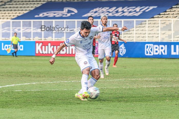 Striker Arema FC, Dedik Setiawan