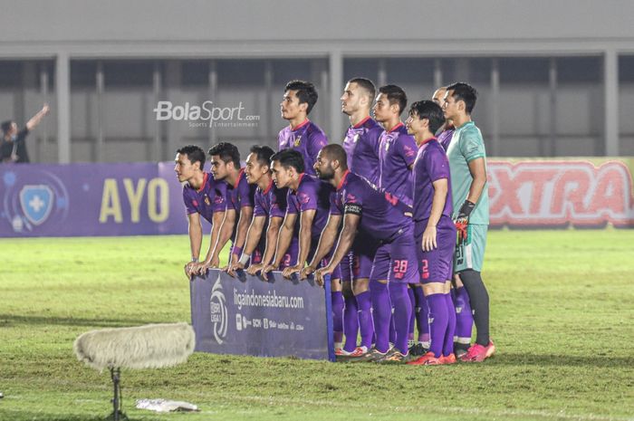 Skuat Persik Kediri sedang melakukan foto tim dalam laga pekan kelima Liga 1 2021 di Stadion Madya, Senayan, Jakarta, 29 September 2021.