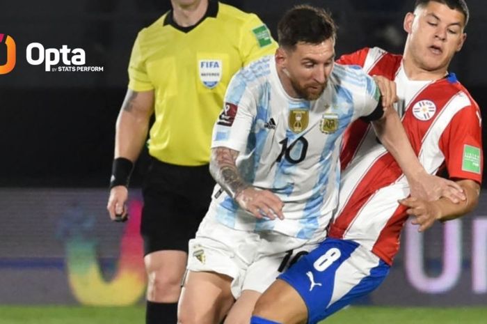 Lionel Messi tunjukkan cara jadi bek terbaik lewat aksi menit ke-27 di timnas Argentina dalam laga Kualifikasi Piala Dunia 2022.