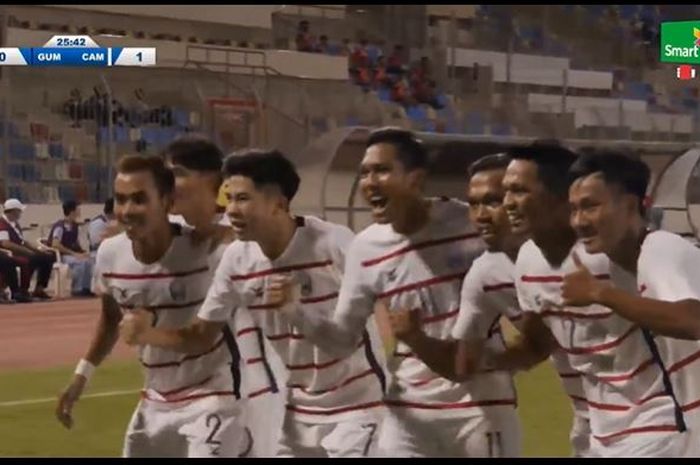  Timnas Kamboja menang 1-0 atas Guam berkat gol Chan Vathanaka dalam laga leg pertama play-off Kualifikasi Piala Asia 2023 di Khalifa Sport City, Bahrain, Sabtu (9/10/2021) atau Minggu dini hari WIB.