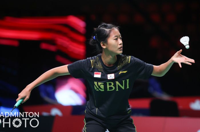 Aksi Putri Kusuma Wardani saat membela Indonesia melawan Prancis pada babak penyisihan Uber Cup 2020, Senin (11/10/2021)