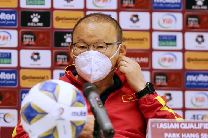 Pelatih timnas Vietnam, Park Hang-seo, dalam konferensi pers usai laga melawan Oman, Selasa (12/10/2021).