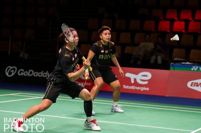 Pasangan ganda putri Indonesia, Greysia Polii/Apriyani Rahayu, pada perempat final Uber Cup 2020 melawan Thailand di Ceres Arena, Aarhus, Denmark, Kamis (14/10/2021).