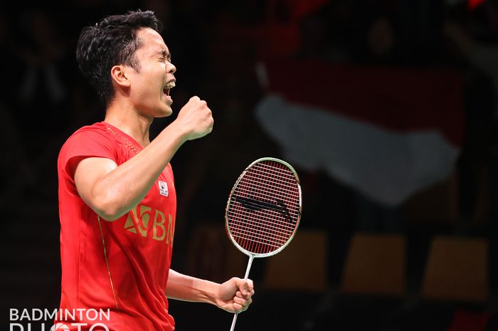 Ekspresi pebulu tangkis tunggal putra Indonesia, Anthony Sinisuka Ginting, saat menghadapi wakil Malaysia, Lee Zii Jia, pada perempat final Thomas Cup 2020 di Ceres Arena, Aarhus, Denmark, 15 Oktober 2021. Anthony membuka keunggulan Indonesia dengan kemenangan 21-15, 21-17.