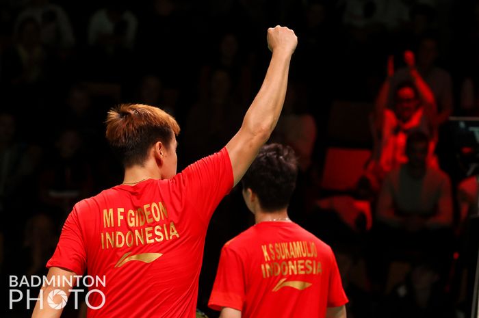 Ekspresi Marcus Fernaldi Gideon/Kevin Sanjaya Sukamuljo usai mengalahkan pasangan Malaysia, Aaron Chia/Soh Wooi Yik pada perempat final Thomas Cup 2020, Jumat (15/10/2021)