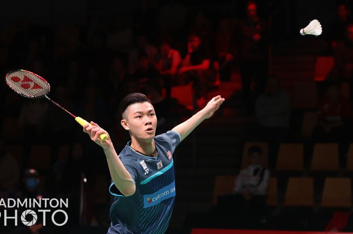 Pebulu tangkis tunggal putra Malaysia, Lee Zii Jia, pada perempat final Thomas Cup 2020 di Aarhus Arena, Denmark, Jumat (15/10/2021).