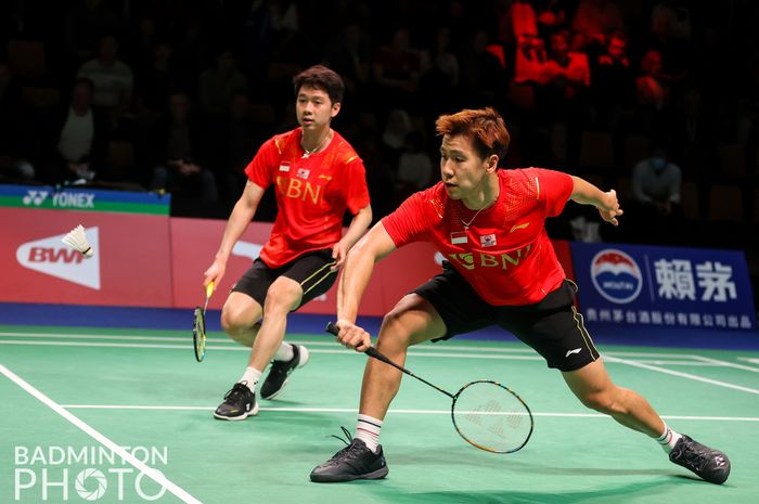 Pasangan ganda putra Indonesia, Marcus Fernaldi Gideon/Kevin Sanjaya Sukamuljo, pada laga perempat final Thomas Cup 2020 melawan Malaysia di Aarhus, Denmark, Jumat (15/10/2021).