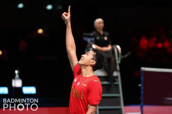 Selebrasi Jonatan Christie saat menyumbangkan angka untuk Indonesia pada semifinal Thomas Cup 2020, Sabtu (16/10/2021)