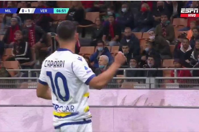 Gianluca Caprari mencetak gol Hellas Verona ke gawang AC Milan di partai Liga Italia.