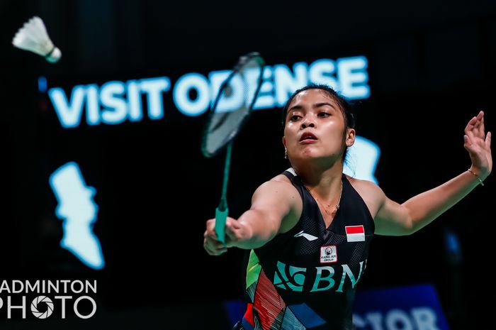 Pemain tunggal putri Indonesia, Gregoria Mariska Tunjung, saat menghadapi wakil Denmark, Julie Dawall Jakobsen, pada babak pertama Denmark Open 2021 di Odense Sports Park, Odense, Denmark, 20 Oktober 2021.