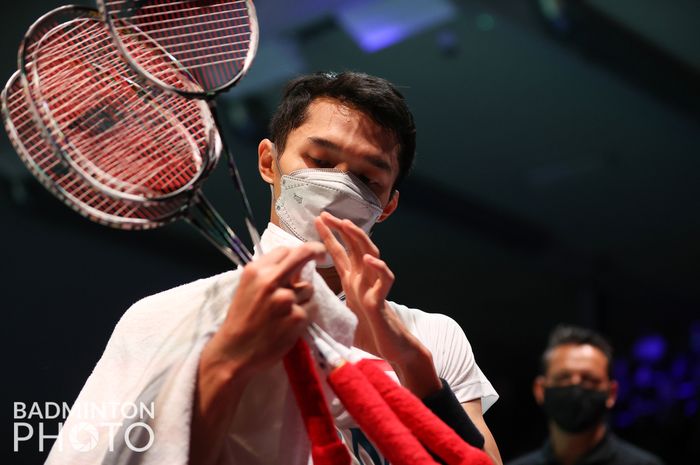 Pebulu tangkis Indonesia, Jonatan Christie, mengalahkan wakil India, Prannoy H. S., pada babak pertama Denmark Open 2021 di Odense Sports Park, Odense, Denmark, 20 Oktober 2021.