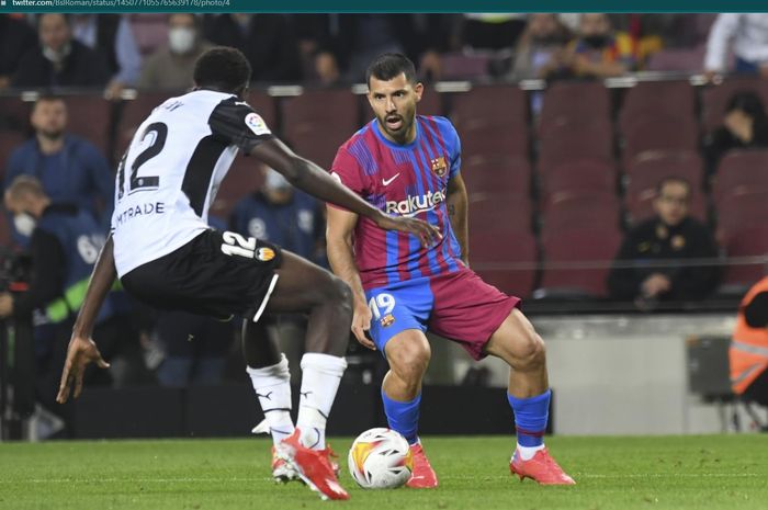 Sergio Aguero mencatatkan debut dengan Barcelona kala melawan Valencia.