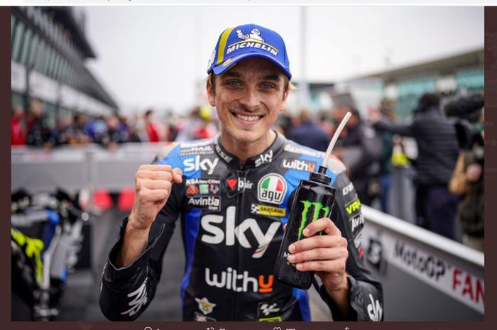 Pembalap Sky VR46 Team, Luca Marini, saat merayakan kesuksesan mendapatkan front row pada kualifikasi MotoGP Emilia Romagna 2021 di Sirkuit Misano, Italia, Sabtu (23/10/2021).