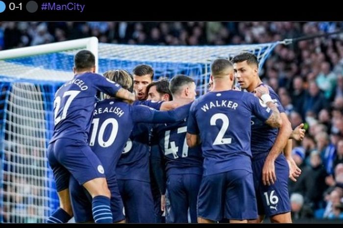 Para pemain Manchester City merayak gol pertama mereka ke gawang Brighton yang dicetak oleh Ilkay Guendogan