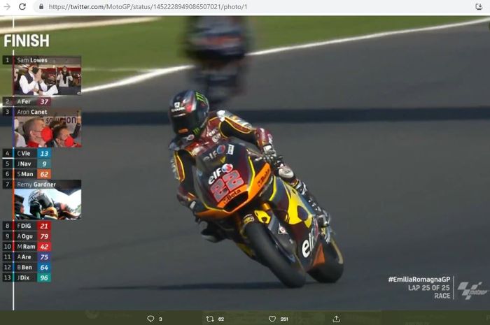 Tangkapan layar saat pembalap, Elf Marc VDS Racing Team, Sam Lowes, memenangkan balapan Moto2 Emilia Romagna 2021 di Sirkuit Misano, Italia, Minggu (24/10/2021).