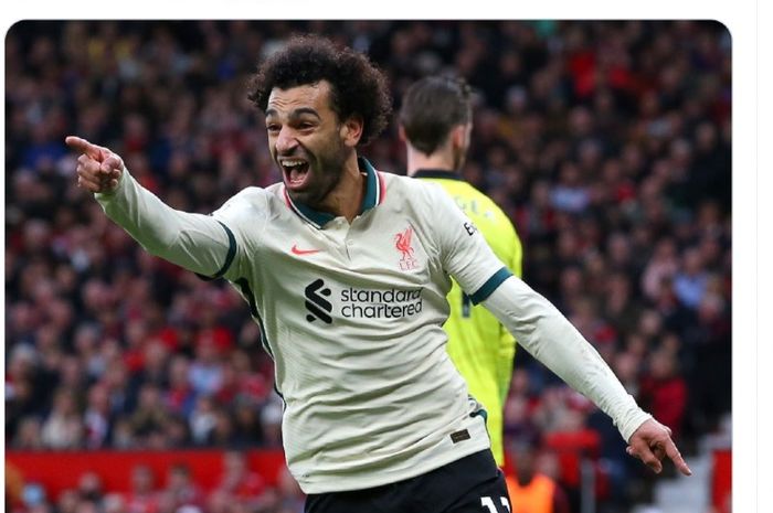 Penyerang Liverpool, Mohamed Salah, mencetak hattrick ke gawang Manchester United pada laga di Old Trafford, Inggris, Minggu (24/10/2021)