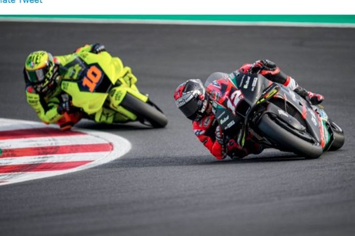 Pembalap Aprilia Gresini, Maverick Vinales (kanan) dan Luca Marini (Reale Avintia) saat beraksi pada balapan seri ke-16 MotoGP Emilia Romagna 2021 di Sirkuit Misano, Minggu (24/10/2021).