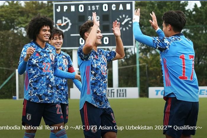 Para pemain Timnas U-23 Jepang merayakan gol ke gawang Timnas U-23 Kamboja di laga Kualifikasi Piala Asia U-23 2022.