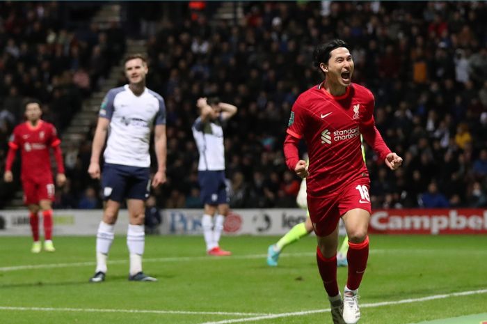 Selebrasi Takumi Minamino usai menjebol gawang Preston North End pada babak 16 besar Piala Liga Inggris atau Carabao Cup.