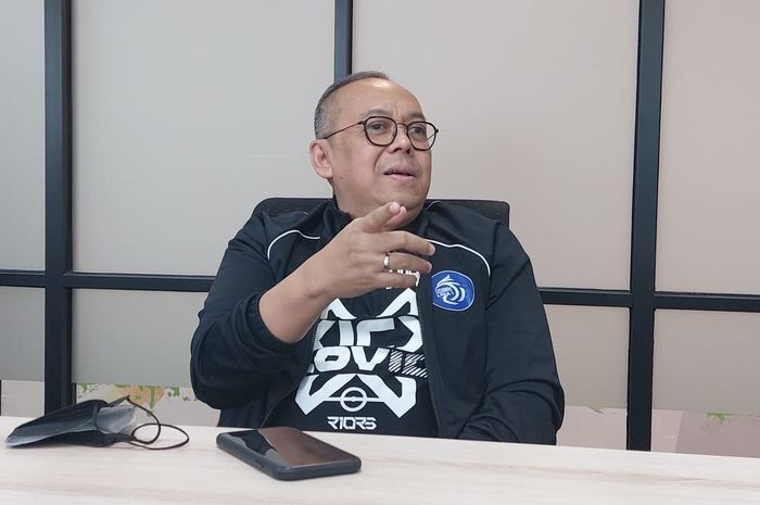 Direktur Utama PT Liga Indonesia Baru (LIB), Akhmad Hadian Lukita saat menemui awak media di Kantor PT LIB, Menara Mandiri, Jakarta Selatan, Jumat (29/10/2021).