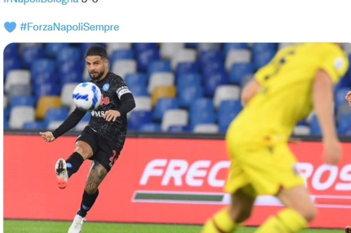 Kapten Napoli, Lorenzo Insigne, dalam laga kontra Bologna di Liiga Italia.