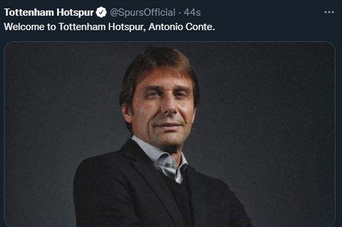 Antonio Conte resmi melatih Tottenham Hotspur.