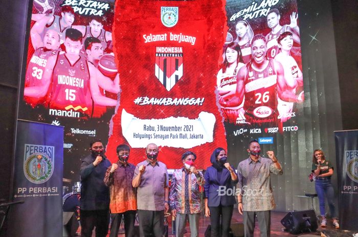 Suasana jumpa pers Perbasi dalam persiapan timnas basket purtra dan putri di FIBA World Cup 2023 serta FIBA Womens Cup 2021 di Holywings, Senayan, Jakarta, 3 November 2021