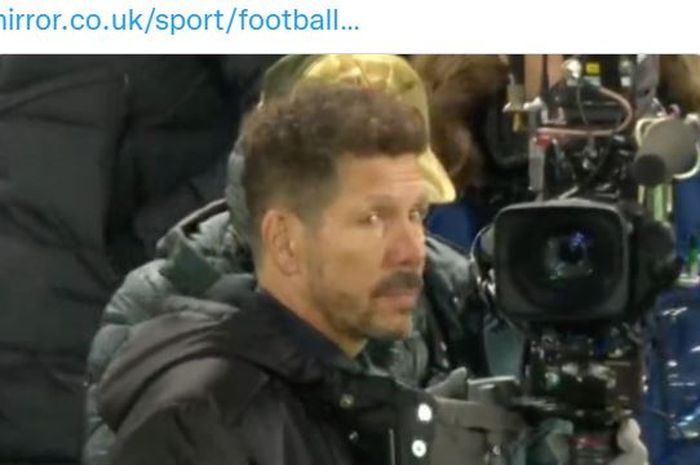 Ekspresi pelatih Atletico Madrid, Diego Simeone, seusai laga Grup B Liga Champions kontra Liverpool Stadion Anfield, Rabu (3/11/2021).