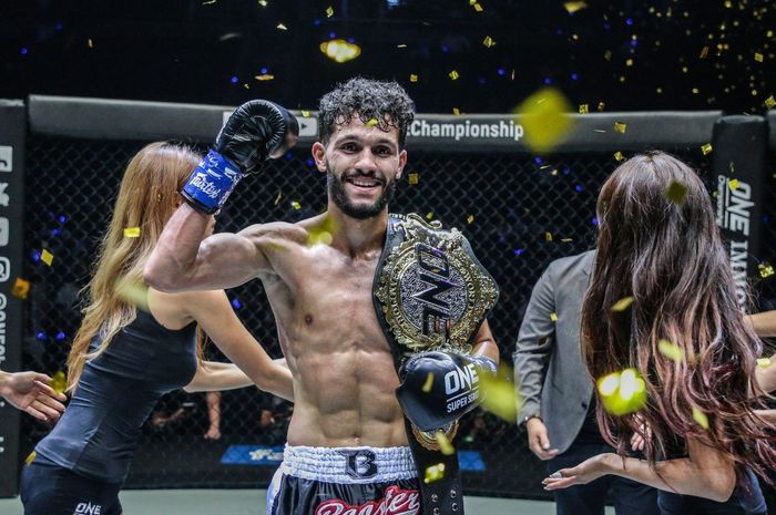 Juara dunia kelas terbang kickboxing ONE Championship, Ilias Ennahachi.