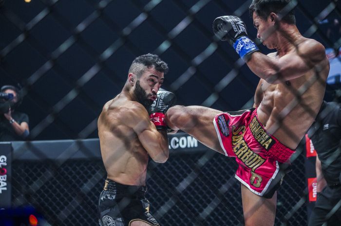 Laga Giorgio Petrosyan melawan Superbon Banchamek di ONE Championship: First Strike pada 15 Oktober 2021.