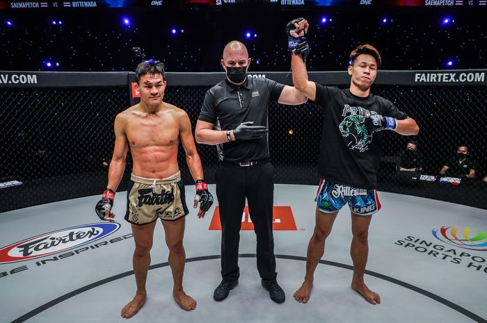 Rittewada Petchyindee Academy kalahkan Saemapetch Fairtex di ONE Championship: Nextgen II yang disiarkan global pada Jumat (12/11/2021).