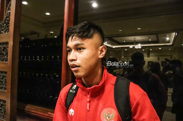 Pemain timnas U-18 Indonesia, Alfriyanto Nico, sedang memberikan keterangan kepada awak media di Hotel Sultan, Senayan, Jakarta, 15 November 2021.