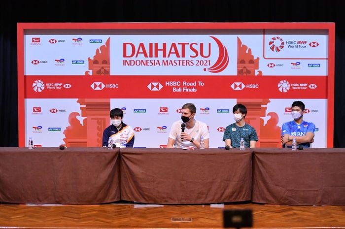 Dari kiir ke kanan, Akane Yamaguchi (Jepang), Viktor Axelsen (Denmark), Yuta Watanabe (Jepang), Praveen Jordan pada konferensi pers jelang Indonesia Masters 2021 di Nusa Dua, Bali.