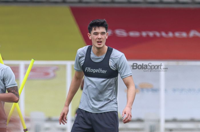 Elkan Baggott nampak ikut serta dalam pemusatan latihan timnas Indonesia di Stadion Madya, Senayan, Jakarta, 10 November 2021.